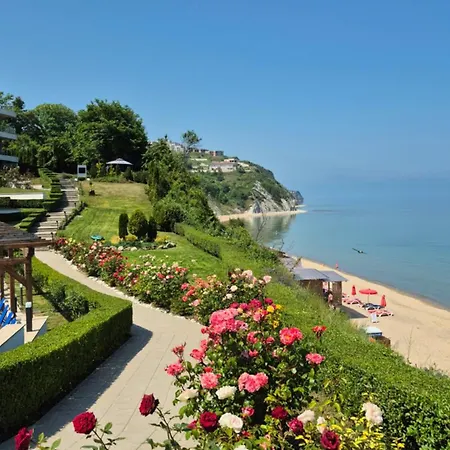 Апартаменты White Cliffs первая линия Бяла