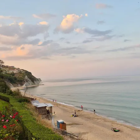 White Cliffs первая линия Апартаменти *